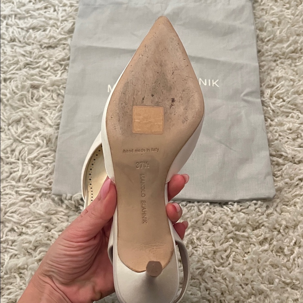 Manolo Blahnik White Slingback Kitten Heel - Picture 13 of 14